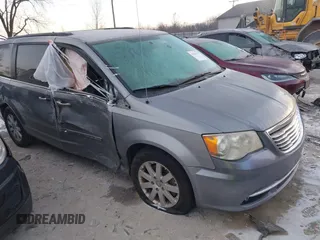 2014 Chrysler Town & Country Touring z VIN 2C4RC1BG2ER131605, wystawiony jako IAAI lot #41406423 z przebiegiem 167 567 mil mil oraz . Historia ofert i sprzedaży dostępna na DreamBid. Obrazek 13.