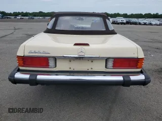 1989 Mercedes-Benz 560 with VIN WDBBA48D9KA102252, listed as a Copart auction lot 61684484 with 111,537 mi miles and Salvage Title. Bid and sale history available at carsss.com. Image 6.