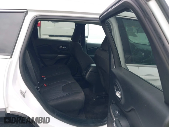 2019 Jeep Cherokee Latitude z VIN 1C4PJLCB8KD145129, wystawiony jako IAAI lot #42291722 z przebiegiem 89 155 mil mil oraz . Historia ofert i sprzedaży dostępna na DreamBid. Obrazek 8.