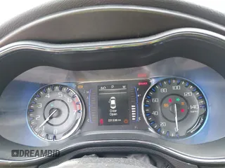 2015 Chrysler 200 S z VIN 1C3CCCBB0FN712030, wystawiony jako IAAI lot #42155658 z przebiegiem 231 536 mil mil oraz . Historia ofert i sprzedaży dostępna na DreamBid. Obrazek 7.