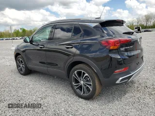 2022 Buick Encore GX Essence z VIN KL4MMGSL5NB000006, wystawiony jako Copart lot #55819465 z przebiegiem 11 849 mil mil oraz Szkoda całkowita • Salvage title. Historia ofert i sprzedaży dostępna na DreamBid. Obrazek 2.