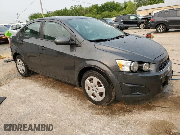 2016 Chevrolet Sonic LS z VIN 1G1JA5SH1G4103182, wystawiony jako Copart lot #59205495 z przebiegiem 107 537 mil mil oraz Szkoda całkowita • Salvage title. Historia ofert i sprzedaży dostępna na DreamBid. Obrazek 4.