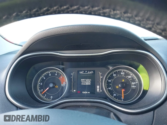 2019 Jeep Cherokee Latitude with VIN 1C4PJMCX4KD469454, listed as a IAAI auction lot 41488654 with 92,634 mi miles. Bid and sale history available at carsss.com. Image 7.
