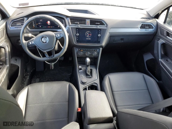 2020 Volkswagen Tiguan SE with VIN 3VV2B7AX3LM078721, listed as a Copart auction lot 82804864 with 43,581 mi miles and Salvage Title. Bid and sale history available at carsss.com. Image 8.