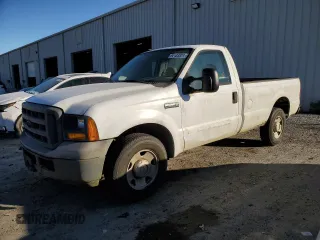 2005 Ford F-250 XL z VIN 1FTNF20575EB41914, wystawiony jako Copart lot #82183824 z przebiegiem 94 460 mil mil oraz Czysty tytuł • Clean title. Historia ofert i sprzedaży dostępna na DreamBid. Obrazek 1.