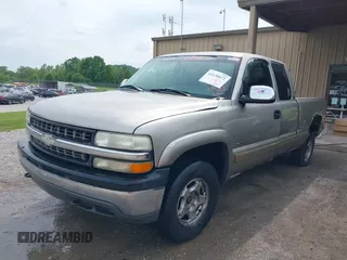 2000 Chevrolet Silverado 1500 LS with VIN 1GCEK19V6YE250619, listed as a IAAI auction lot 42130872 with Not Provided miles. Bid and sale history available at carsss.com. Image 2.
