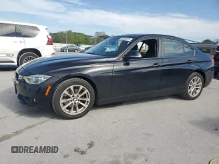 2018 BMW 3 Series 320i xDrive z VIN WBA8E5G59JNV02459, wystawiony jako Copart lot #53908425 z przebiegiem 140 623 mil mil oraz Szkoda całkowita • Salvage title. Historia ofert i sprzedaży dostępna na DreamBid. Obrazek 1.