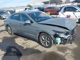 2020 Hyundai Sonata SEL z VIN 5NPEL4JA3LH043959, wystawiony jako IAAI lot #41120304 z przebiegiem 18 504 mil mil oraz . Historia ofert i sprzedaży dostępna na DreamBid. Obrazek 1.