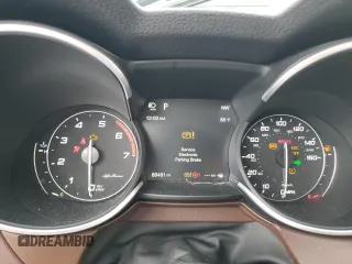 2019 Alfa Romeo Stelvio z VIN ZASPAJAN5K7C71665, wystawiony jako Copart lot #41913285 z przebiegiem 69 461 mil mil oraz Nie do naprawy. Historia ofert i sprzedaży dostępna na DreamBid. Obrazek 9.