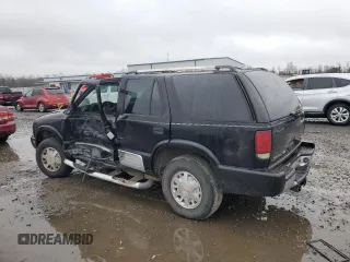 2000 GMC Jimmy Diamond Edition Luxury with VIN 1GKDT13W7Y2283256, listed as a Copart auction lot 44202425 with 292,423 mi miles and Salvage Title. Bid and sale history available at carsss.com. Image 2.