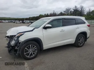 2018 Toyota Highlander SE z VIN 5TDJZRFH2JS911201, wystawiony jako Copart lot #57843215 z przebiegiem 94 977 mil mil oraz Szkoda całkowita • Salvage title. Historia ofert i sprzedaży dostępna na DreamBid. Obrazek 1.
