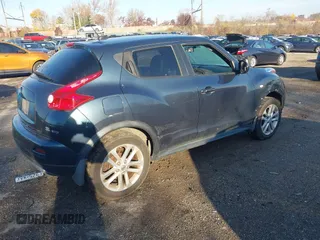 2011 Nissan Juke SL with VIN JN8AF5MV5BT007392, listed as a IAAI auction lot 40939305 with 111,331 mi miles. Bid and sale history available at carsss.com. Image 3.