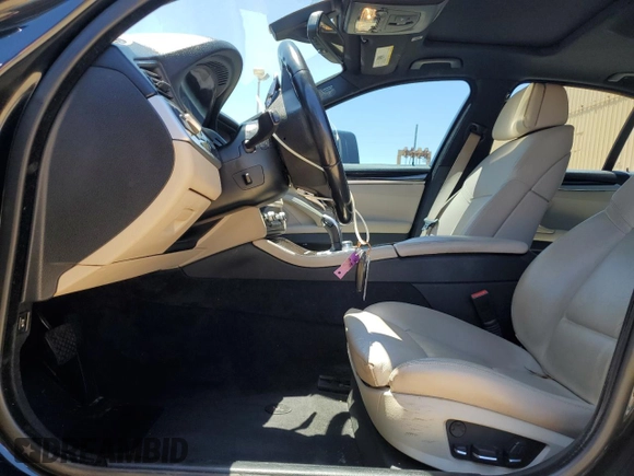 2012 BMW 5 Series 535i z VIN WBAFR7C51CC808325, wystawiony jako Copart lot #57552695 z przebiegiem 167 528 mil mil oraz Szkoda całkowita • Salvage title. Historia ofert i sprzedaży dostępna na DreamBid. Obrazek 7.