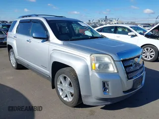 2011 GMC Terrain SLT-2 z VIN 2CTFLXE54B6407526, wystawiony jako IAAI lot #42028154 z przebiegiem 144 414 mil mil oraz . Historia ofert i sprzedaży dostępna na DreamBid. Obrazek 1.