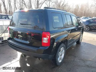 2012 Jeep Patriot Sport with VIN 1C4NJRBB2CD562890, listed as a IAAI auction lot 41750564 with 109,939 mi miles. Bid and sale history available at carsss.com. Image 4.