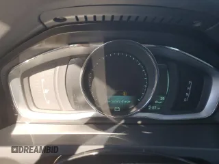 2015 Volvo V60 z VIN YV1612SC3F1188973, wystawiony jako Copart lot #39475764 z przebiegiem Nie podano mil oraz . Historia ofert i sprzedaży dostępna na DreamBid. Obrazek 9.