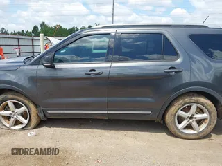 2018 Ford Explorer XLT z VIN 1FM5K7D8XJGC53906, wystawiony jako IAAI lot #42381320 z przebiegiem 142 782 mil mil oraz . Historia ofert i sprzedaży dostępna na DreamBid. Obrazek 14.