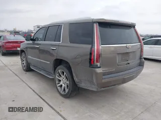 2015 Cadillac Escalade Luxury z VIN 1GYS3MKJ9FR725818, wystawiony jako IAAI lot #41596731 z przebiegiem 224 246 mil mil oraz . Historia ofert i sprzedaży dostępna na DreamBid. Obrazek 3.