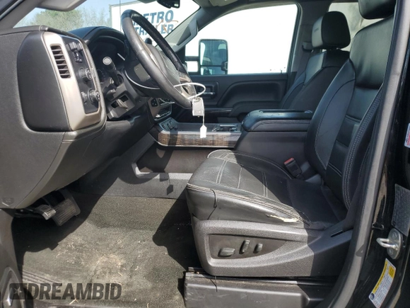 2016 GMC Sierra 3500HD Denali z VIN 1GT42YE84GF180390, wystawiony jako Copart lot #47046815 z przebiegiem 885 857 mil mil oraz Szkoda całkowita • Salvage title. Historia ofert i sprzedaży dostępna na DreamBid. Obrazek 7.