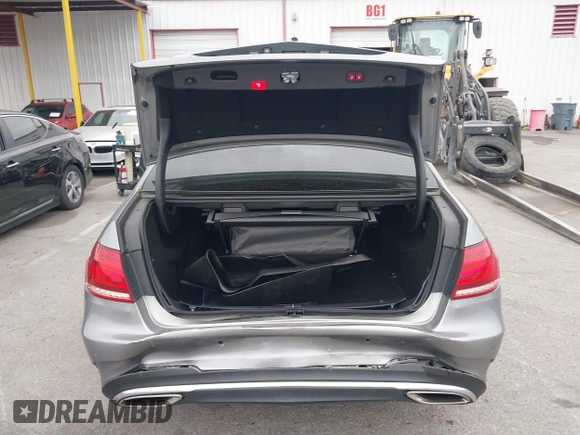2014 Mercedes-Benz E 350 Sport с VIN WDDHF5KB4EA978604, выставлен на аукционе IAAI как лот 42207547 с пробегом 109 138 миль миль и . История ставок и продаж доступна на DreamBid. Изображение 16.