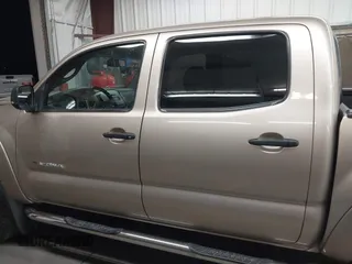 2005 Toyota Tacoma PreRunner z VIN 5TEJU62N65Z094557, wystawiony jako IAAI lot #41990607 z przebiegiem 109 219 mil mil oraz . Historia ofert i sprzedaży dostępna na DreamBid. Obrazek 14.