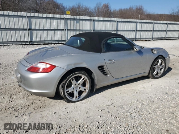 2005 Porsche Boxster z VIN WP0CA298X5U712840, wystawiony jako Copart lot #42501855 z przebiegiem 112 123 mil mil oraz Czysty tytuł • Clean title. Historia ofert i sprzedaży dostępna na DreamBid. Obrazek 3.