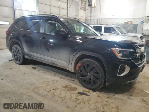 2024 Volkswagen Atlas SE with VIN 1V2HR2CA0RC598335, listed as a Copart auction lot 44820295 with 4,621 mi miles and Salvage title. Bid and sale history available at DreamBid. Image 4.