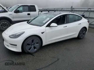 2021 Tesla Model 3 Long Range z VIN 5YJ3E1EB2MF048413, wystawiony jako Copart lot #47922315 z przebiegiem 54 028 mil mil oraz Szkody całkowita. Historia ofert i sprzedaży dostępna na DreamBid. Obrazek 1.