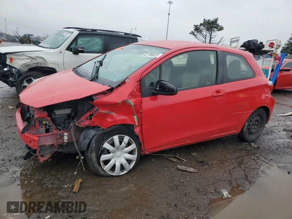 2013 Toyota Yaris L z VIN JTDJTUD37DD567022, wystawiony jako Copart lot #52798825 z przebiegiem 256 681 mil mil oraz Szkoda całkowita • Salvage title. Historia ofert i sprzedaży dostępna na DreamBid. Obrazek 1.