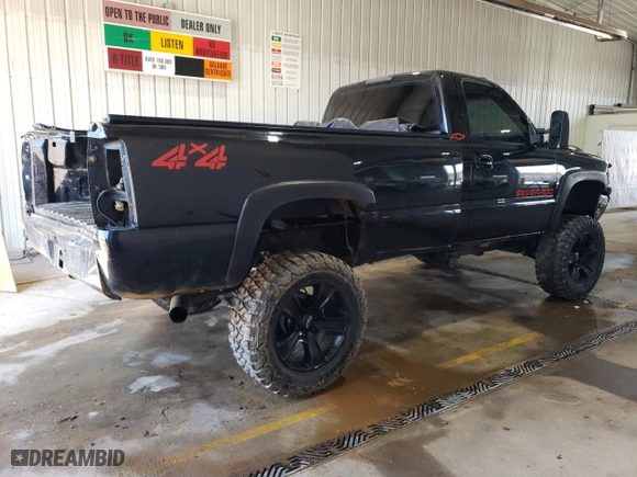 2000 Chevrolet Silverado 1500 LS with VIN 1GCEK14TXYE160749, listed as a Copart auction lot 48418275 with 221,098 mi miles and Salvage Title. Bid and sale history available at carsss.com. Image 3.