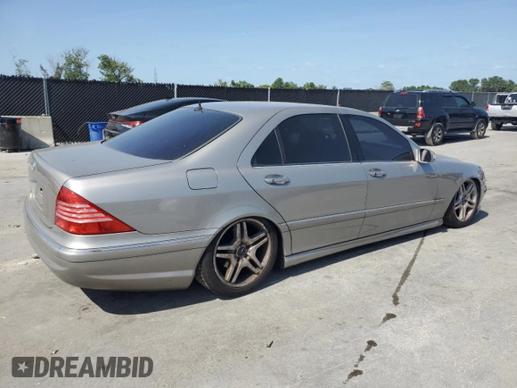 2006 Mercedes-Benz S 500 z VIN WDBNG75J76A474265, wystawiony jako Copart lot #53900555 z przebiegiem 131 481 mil mil oraz Szkody całkowita. Historia ofert i sprzedaży dostępna na DreamBid. Obrazek 3.