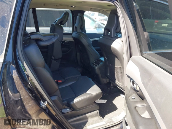 2021 Volvo XC90 Momentum with VIN YV4102PKXM1741082, listed as a IAAI auction lot 41803261 with 42,986 mi miles. Bid and sale history available at carsss.com. Image 8.