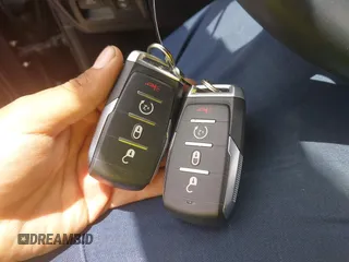 2022 Ram 1500 Big Horn z VIN 1C6RRFFG8NN365239, wystawiony jako IAAI lot #42453450 z przebiegiem 59 576 mil mil oraz . Historia ofert i sprzedaży dostępna na DreamBid. Obrazek 11.