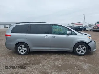 2011 Toyota Sienna LE AAS with VIN 5TDKK3DC4BS085658, listed as a IAAI auction lot 41966742 with 276,899 mi miles. Bid and sale history available at carsss.com. Image 13.