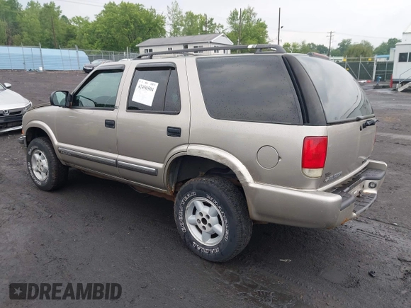 2000 Chevrolet Blazer LT with VIN 1GNDT13W9YK287456, listed as a IAAI auction lot 42450504 with 139,649 mi miles and . Bid and sale history available at DreamBid. Image 3.