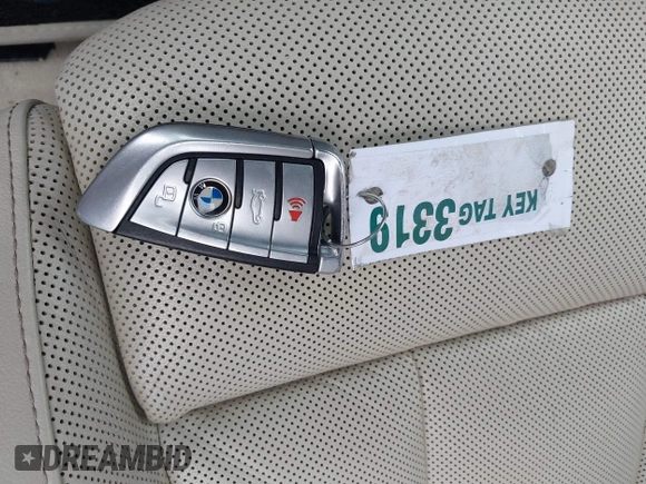 2020 BMW 8 Series M850i xDrive with VIN WBABC4C03LCE83098, listed as a IAAI auction lot 41430012 with 27,073 mi miles. Bid and sale history available at carsss.com. Image 11.