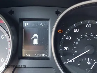 2018 Hyundai Santa Fe 2.4L z VIN 5XYZTDLB1JG546708, wystawiony jako IAAI lot #42399917 z przebiegiem 131 932 mil mil oraz . Historia ofert i sprzedaży dostępna na DreamBid. Obrazek 15.
