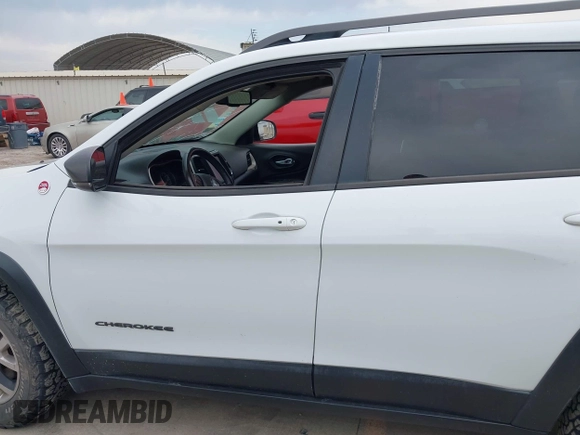 2015 Jeep Cherokee Trailhawk with VIN 1C4PJMBS9FW623740, listed as a IAAI auction lot 42131019 with 155,105 mi miles and . Bid and sale history available at DreamBid. Image 14.