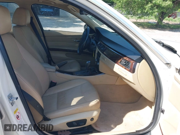 2007 BMW 3 Series 335i z VIN WBAVB73597VF54067, wystawiony jako IAAI lot #42139302 z przebiegiem Nie podano mil oraz . Historia ofert i sprzedaży dostępna na DreamBid. Obrazek 5.