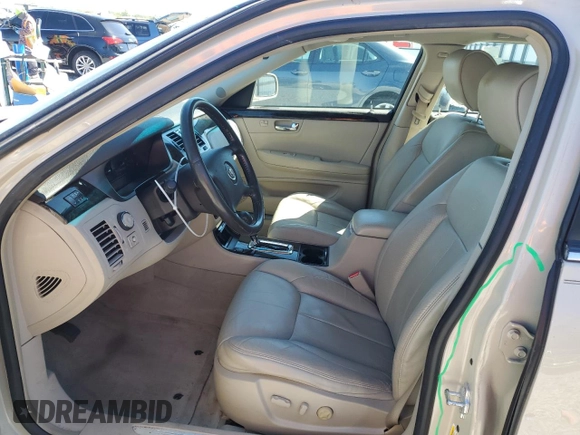 2011 Cadillac DTS Luxury Collection z VIN 1G6KD5E67BU127088, wystawiony jako Copart lot #49384405 z przebiegiem 90 425 mil mil oraz Szkoda całkowita • Salvage title. Historia ofert i sprzedaży dostępna na DreamBid. Obrazek 7.