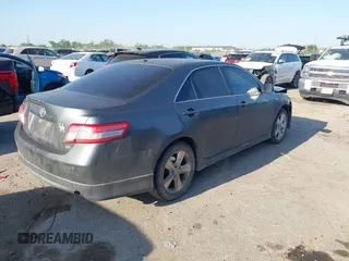 2011 Toyota Camry LE z VIN 4T1BF3EKXBU773360, wystawiony jako IAAI lot #41991860 z przebiegiem 201 251 mil mil oraz . Historia ofert i sprzedaży dostępna na DreamBid. Obrazek 4.
