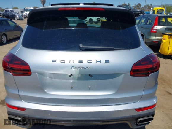 2016 Porsche Cayenne z VIN WP1AA2A26GKA13183, wystawiony jako IAAI lot #39110607 z przebiegiem Nie podano mil oraz . Historia ofert i sprzedaży dostępna na DreamBid. Obrazek 16.