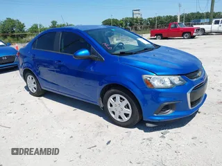 2017 Chevrolet Sonic LS z VIN 1G1JB5SH3H4175533, wystawiony jako IAAI lot #42296259 z przebiegiem 89 348 mil mil oraz . Historia ofert i sprzedaży dostępna na DreamBid. Obrazek 1.