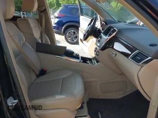 2013 Mercedes-Benz M 350 z VIN 4JGDA5HB7DA242328, wystawiony jako IAAI lot #42379118 z przebiegiem 190 656 mil mil oraz . Historia ofert i sprzedaży dostępna na DreamBid. Obrazek 5.