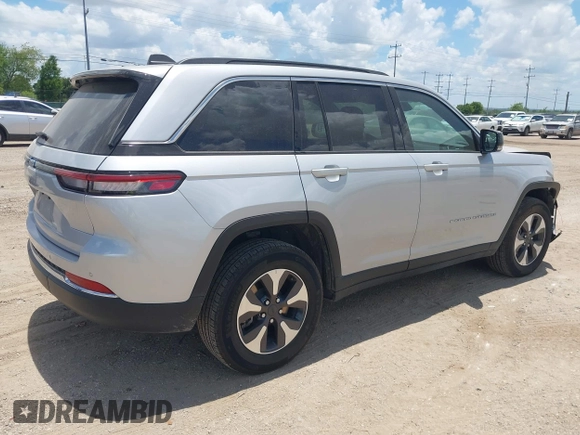2024 Jeep Grand Cherokee with VIN 1C4RJYB68R8516819, listed as a IAAI auction lot 42582803 with 32,933 mi miles and . Bid and sale history available at DreamBid. Image 4.