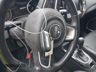 2020 Jeep Compass Latitude z VIN 3C4NJCBB3LT211543, wystawiony jako IAAI lot #42130702 z przebiegiem 70 227 mil mil oraz . Historia ofert i sprzedaży dostępna na DreamBid. Obrazek 11.
