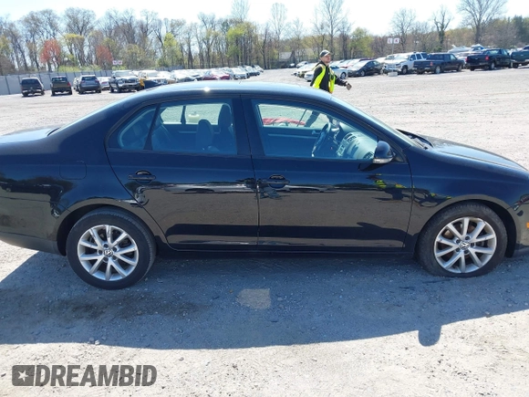 2010 Volkswagen Jetta Sedan Limited with VIN 3VWRZ7AJ5AM158388, listed as a IAAI auction lot 42054349 with 101,272 mi miles. Bid and sale history available at carsss.com. Image 13.