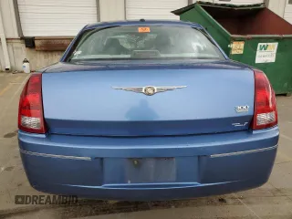 2007 Chrysler 300 Touring z VIN 2C3KA53G57H705768, wystawiony jako Copart lot #56531945 z przebiegiem 209 665 mil mil oraz Szkoda całkowita • Salvage title. Historia ofert i sprzedaży dostępna na DreamBid. Obrazek 6.
