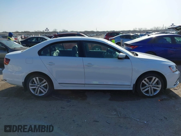 2017 Volkswagen Jetta SEL z VIN 3VWL17AJ0HM258163, wystawiony jako IAAI lot #41853477 z przebiegiem 48 243 mil mil oraz . Historia ofert i sprzedaży dostępna na DreamBid. Obrazek 13.