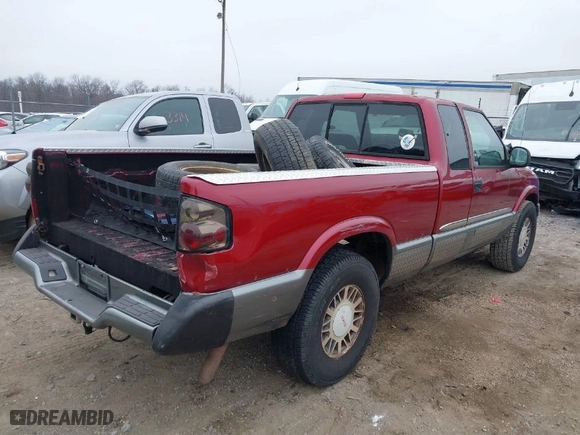 1997 GMC Sonoma with VIN 1GTCT19W9V8510454, listed as a IAAI auction lot 41604622 with 204,855 mi miles. Bid and sale history available at carsss.com. Image 4.